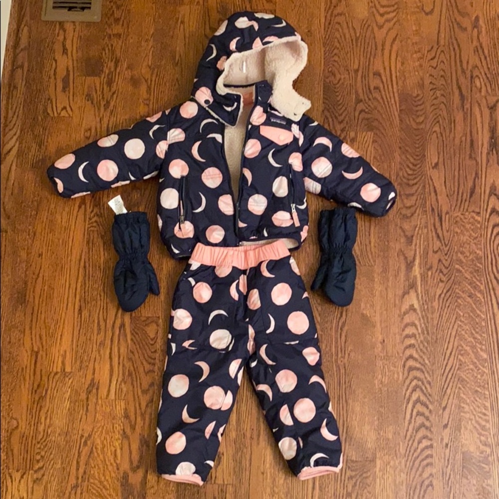 EUC Patagonia 2t Tribbles set and 12-24 mittens